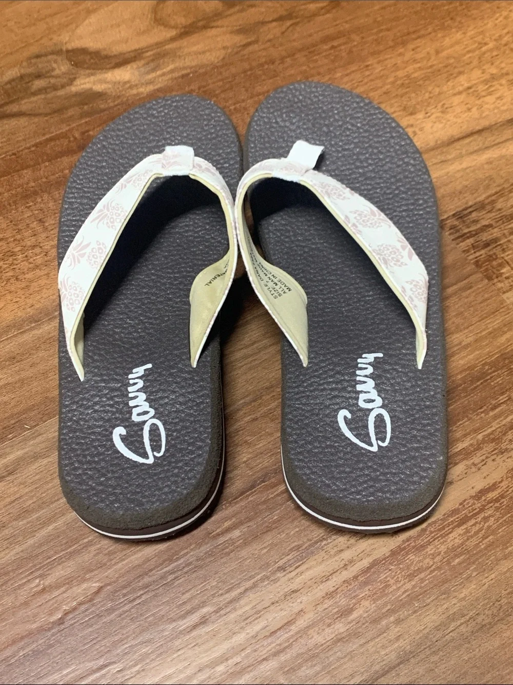 Savvy Dana Flip Flops NWOT - Picture 2 of 7